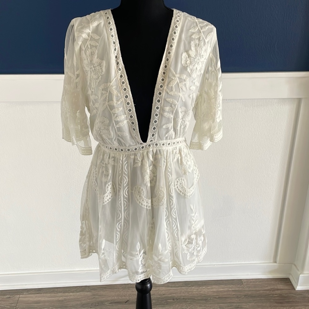 White lace romper size M